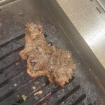 ねぎたん塩・焼肉・お食事 ジャン高山 - ほっぺ焼くとこんなに小さくなります。次男が縮まり具合に可愛い〜って言うw