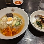 平壌冷麺 食道園 - 