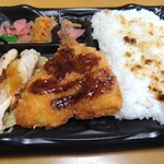 セイコーマート - 料理写真:「アジフライ弁当」453円税込ですってぇ〜♪銭函のぉ「だるま食品」製造だけどぉ〜(笑)