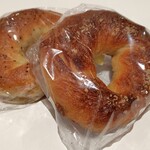 ケポベーグルズ - 黒胡椒チーズ、発酵塩バター