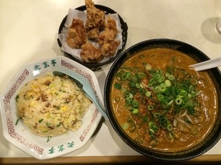 北京亭 - 坦々麺と焼飯セット（上方から）