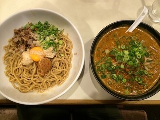 北京亭 - ガッツ麺DＸ大盛りと坦々麺の比較