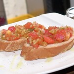 トリワイン ＰＩＫＯＳＨＨＨＵ - フレッシュトマトサルサのブルスケッタ