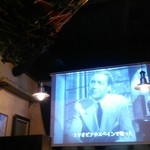 ヤネウラ - モノクロの洋画を流している。この日はカサブランカだった。