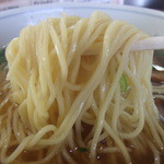 ラーメンけん - 柔めの歯応えをした加水高めの中細麺