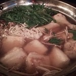 ヤネウラ - 鶏手羽先のお鍋～澄んだスープが絶品！