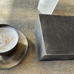 レヴォ - カプチーノとミニャルディーズの入った箱