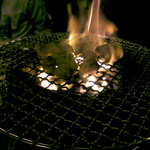 炭火焼肉　仙牛 - 肉の脂で網が燃える！