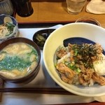 九 - せせり丼850円です