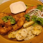 Centro - ①チキンミラネーゼ《チキンカツ》、ジャーマンポテト&萵苣&玉葱&蕃茄
特にこれといった特長も無いかなぁ