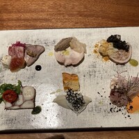ダ ゴトウ - 至極の凝りに凝った前菜です。どれもとても美味しいです♪