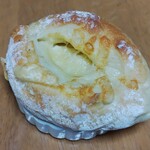 ドンクエディテ　 - 料理写真:とろけるチーズパン　320円