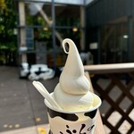 富良野チーズ工房 アイスミルク工房 - 