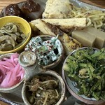 野菜居酒屋 いたぎ家 - 盛りだくさんの10種盛り合わせ