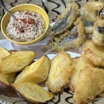 野菜居酒屋 いたぎ家 - サワラと玉ねぎとじゃがいものフィッシュ&チップス