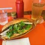 ジューシー バインミー - バインミークラシック、ベトナムハス茶(ICE)