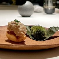 レストラン オオツ - スイーツみたいな手で食べるやつ！
                栗の甘さが良き！！
                パイが軽い質感でサクサク！うめー！！