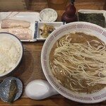 炭火焼濃厚中華そば 大覇道 - 鯖。スープを一口吸っただけで、鯖に溺れる。