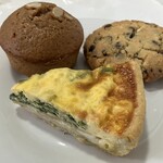 ル ビアン  エキュート赤羽店 - 左上:パン・デピス、右上:クロッキー、手前:キッシュ