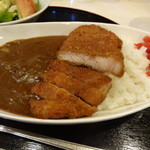 ビストロ茶葉蘭 - 特製のポークカツをのせたカツカレー
