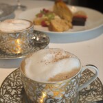 シェ・イノ - カプチーノ。ちょうどよいタイミングでのご提供。