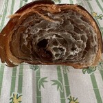 シャルムベーカリー・ポンシェ - 真ん中にチョコがしっかり キレイな断面