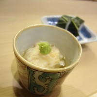 割烹　梅津 - お通し①　真鯛のとろろかけ　自家製の干し大根が入ってます　これはなかなかの一品