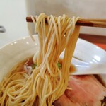 らーめん 旬彩 - 全粒粉細麺リフト