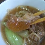 中華料理 唐韻 - 【2014年04月】牛筋ラーメンの牛筋アップ。