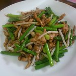 中華料理 唐韻 - 【2014年04月】豚肉とにんにくの芽の炒め＠680円。
