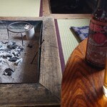 鶴の湯温泉 - 囲炉裏端でお食事できる席があります