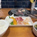 焼肉Jyu - 牛カルビ・牛ホルモン・漬け込み鶏トロセット(150g)(1,100円)