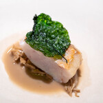 レストラン オオツ - 2024.10 愛南町産白甘鯛  フランス産スパラジス（ハナビラタケ）チチタケのソース