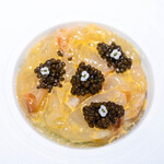 レストラン オオツ - 2024.10 常陸乃国いせ海老昆布〆の海老味噌入りレモンオイルマヨネーズ和え アボカドのムース ガスパチョのゼリー キャヴィア