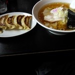 Jikaseimen Nanashi - 醤油ラーメン￥550也、餃子￥250也（いずれも税込み！！）
