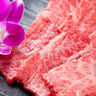 We offer the highest quality Omi beef and Omi hormones at reasonable prices♪