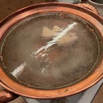 鳥つね自然洞 - 鳥スープ炊き