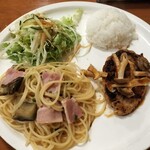 Mahoroba - 意大利麵漢堡排等多樣蔬菜拼盤午餐