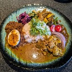 スパイスカレー高丸 - 付け合せだけでルウのないカレーみたいなものがどっかの国にあるそうですが、ルウなしタカマルを食べてみたいですね