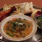 ロティボティ - Season Special Lunch, グリーンサラダ,野菜カレーメティーのせ,タンドリーチキン,ターメリックライス,玉ねぎナン,4/1 ～ 4/30 1,250yen
