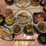 アルペンハイム 山正旅館 - 料理写真:晩ご飯は自家農園のお野菜や山菜を使った美味しいお料理☆彡 鶏肉もシャケもアツアツのわかさぎの天ぷらも旨〜！