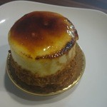 爽やか青りんごとほろ苦キャラメルクリームが絶妙、青りんごとキャラメルのシブースト399円