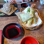 そば処 時遊庵 あさかわ - 単品天ぷら…手前の三角は蕎麦天ぷら…妻曰く旨かったらしいです