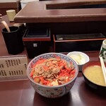 たつ屋 - 牛丼大盛り