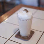 カフェプラスケーキ ククー - 黒糖ほうじ茶ミルク Ｉｃｅ☆