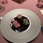 モノリス - 8皿目
      エゾル三種の調理、香茸のソース