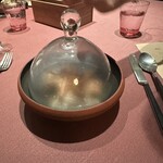 モノリス - 7皿目
      キジハタのポワレ、天然舞茸、ゴポウのピューレ、ゴボウのフリット、白トリュフ