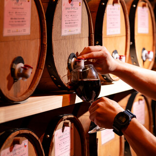 50種類の樽ワインがセルフで飲み放題！新感覚の体験型居酒屋
