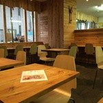 Hyougoinakafe - 改装されて2週間ちょっとの綺麗な店内