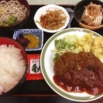 常盤 - トンカツ定食(750円)